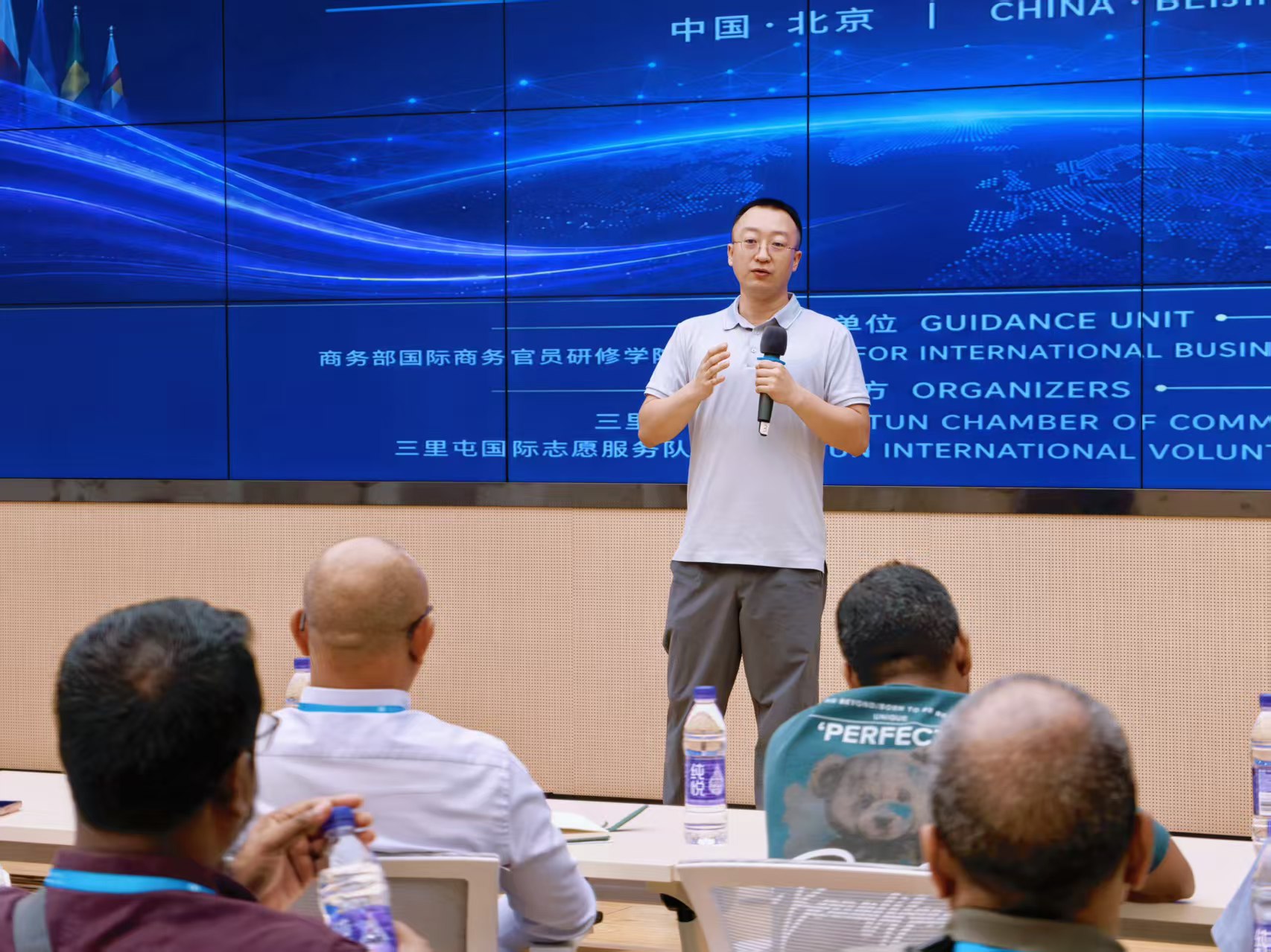 袁乾铭围绕中国服务全球化作主题分享