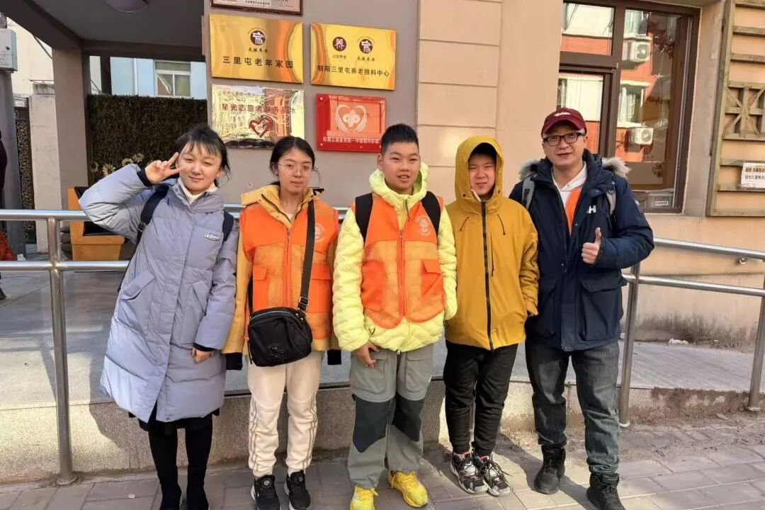志愿者小组在课程后合影