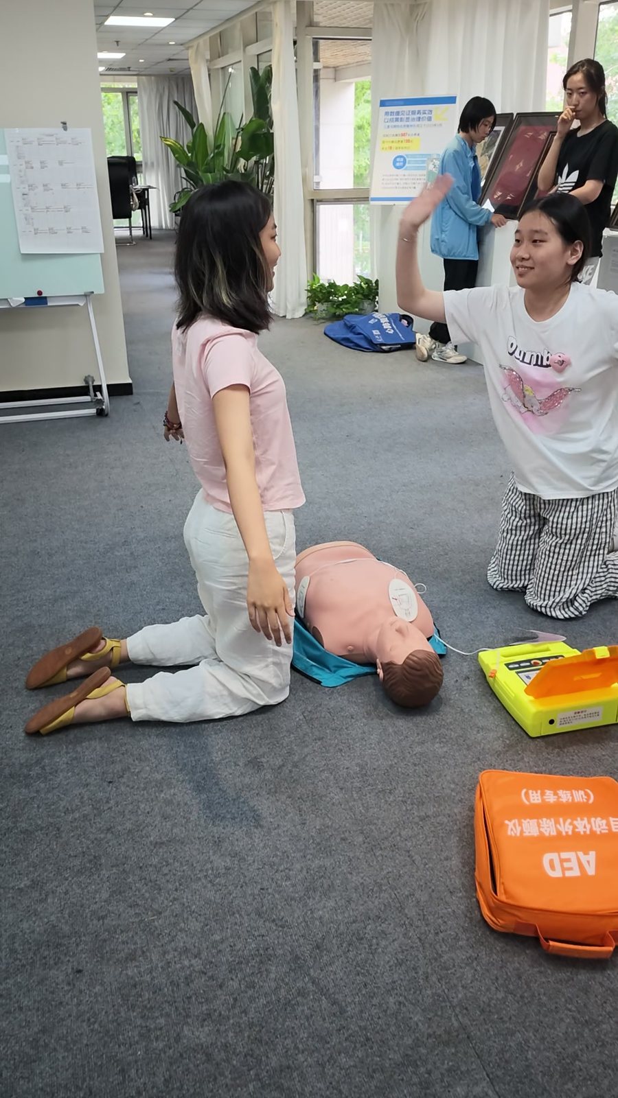 李梓语参与AED与急救训练